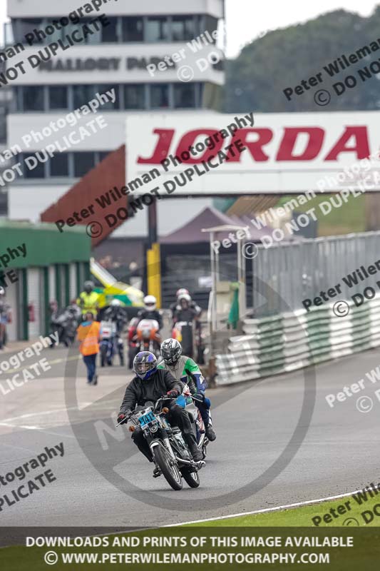 Vintage motorcycle club;eventdigitalimages;mallory park;mallory park trackday photographs;no limits trackdays;peter wileman photography;trackday digital images;trackday photos;vmcc festival 1000 bikes photographs